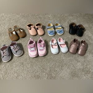 Baby girl size 3-4 shoes
